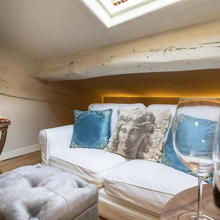 Moro Suite, Classy And Romantic In Appartamento