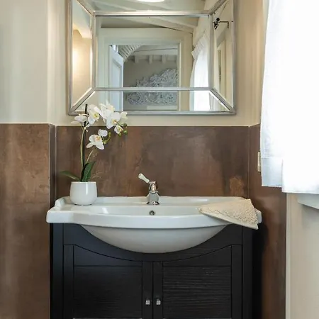 Moro Suite, Classy And Romantic In * Lucca