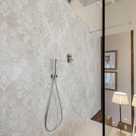 Moro Suite, Classy And Romantic In * Lucca